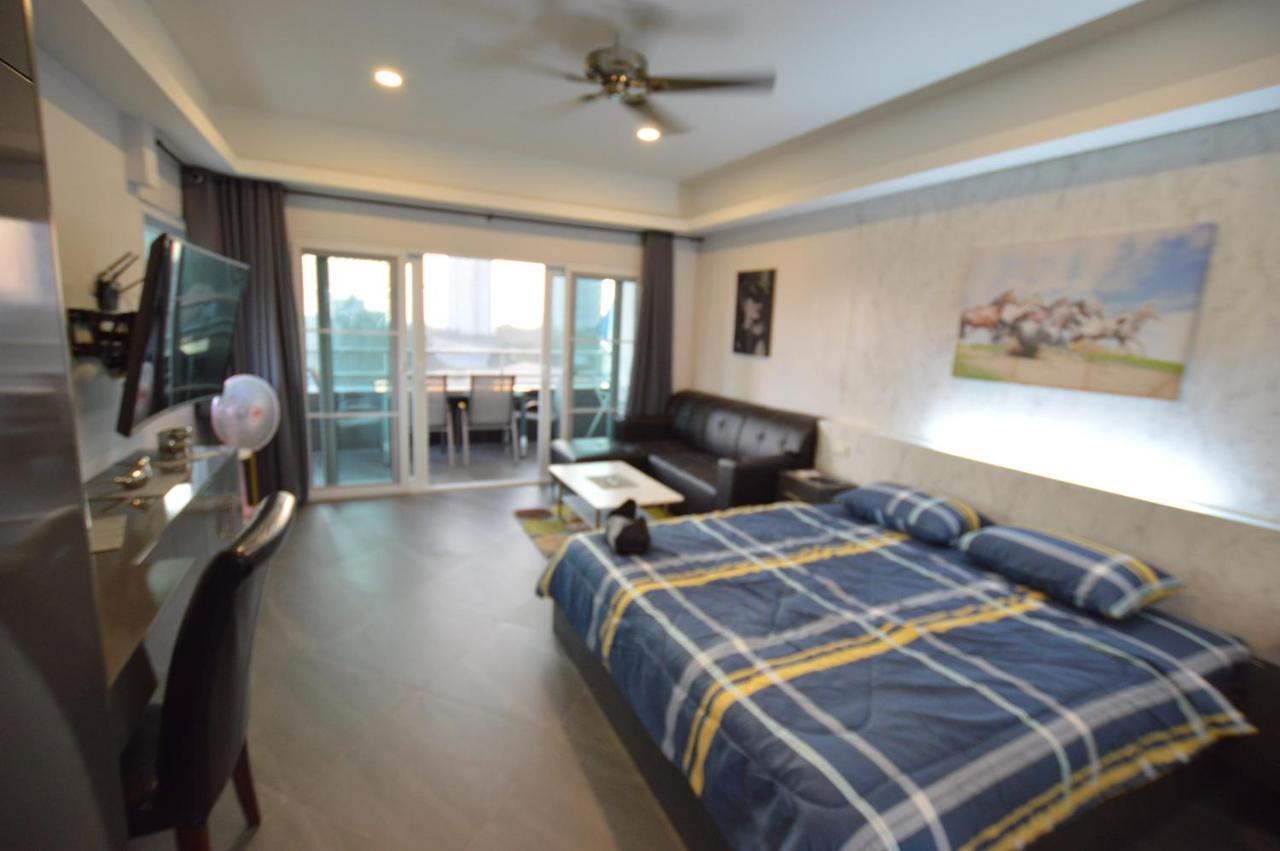 Villa Germania Pantai Jomtien Bagian luar foto