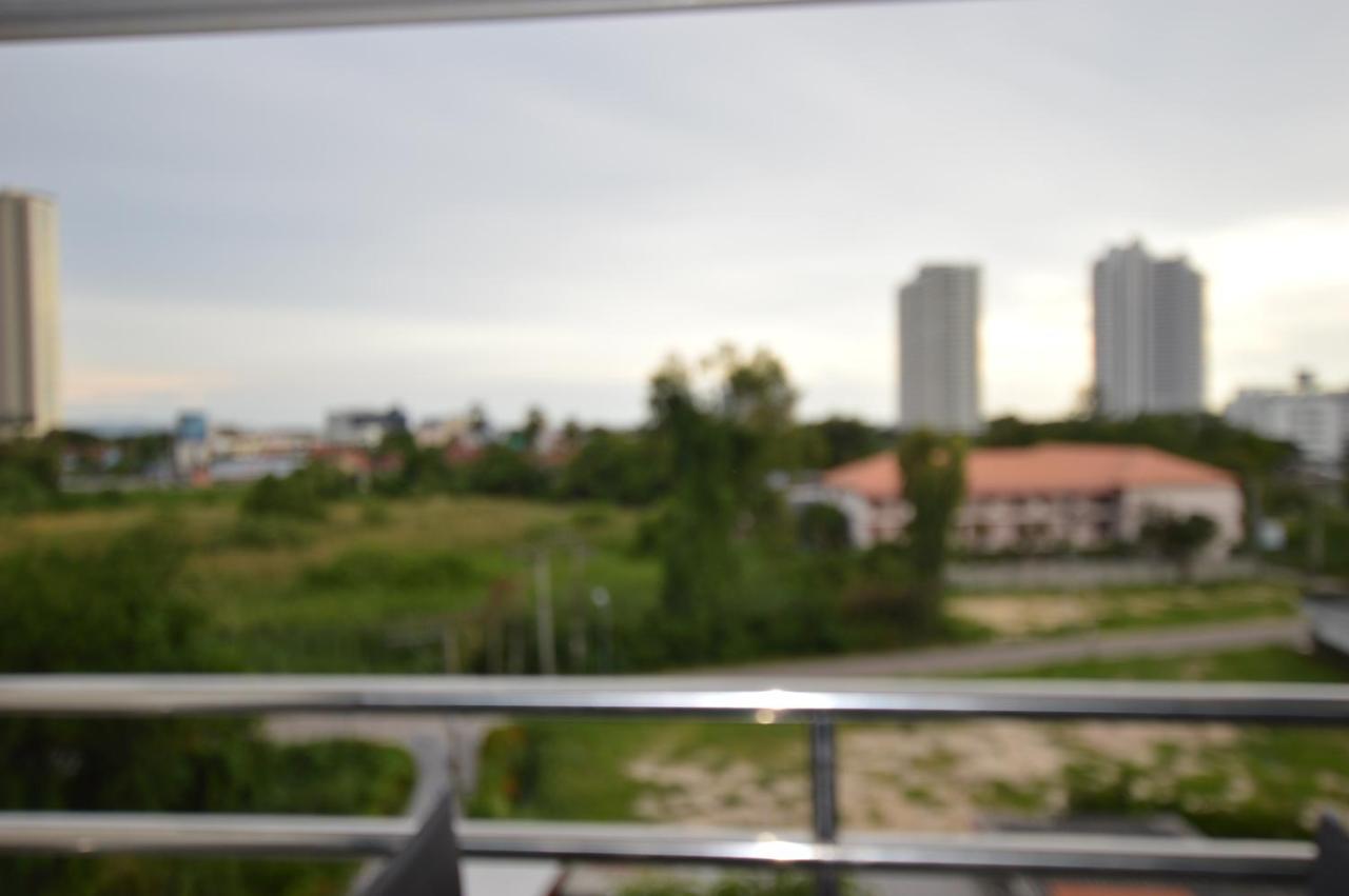 Villa Germania Pantai Jomtien Bagian luar foto