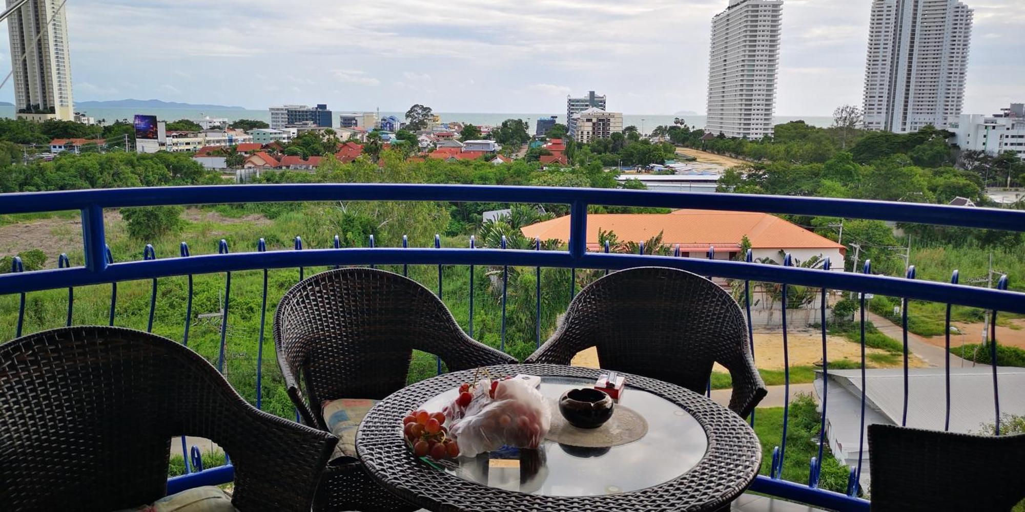 Villa Germania Pantai Jomtien Bagian luar foto