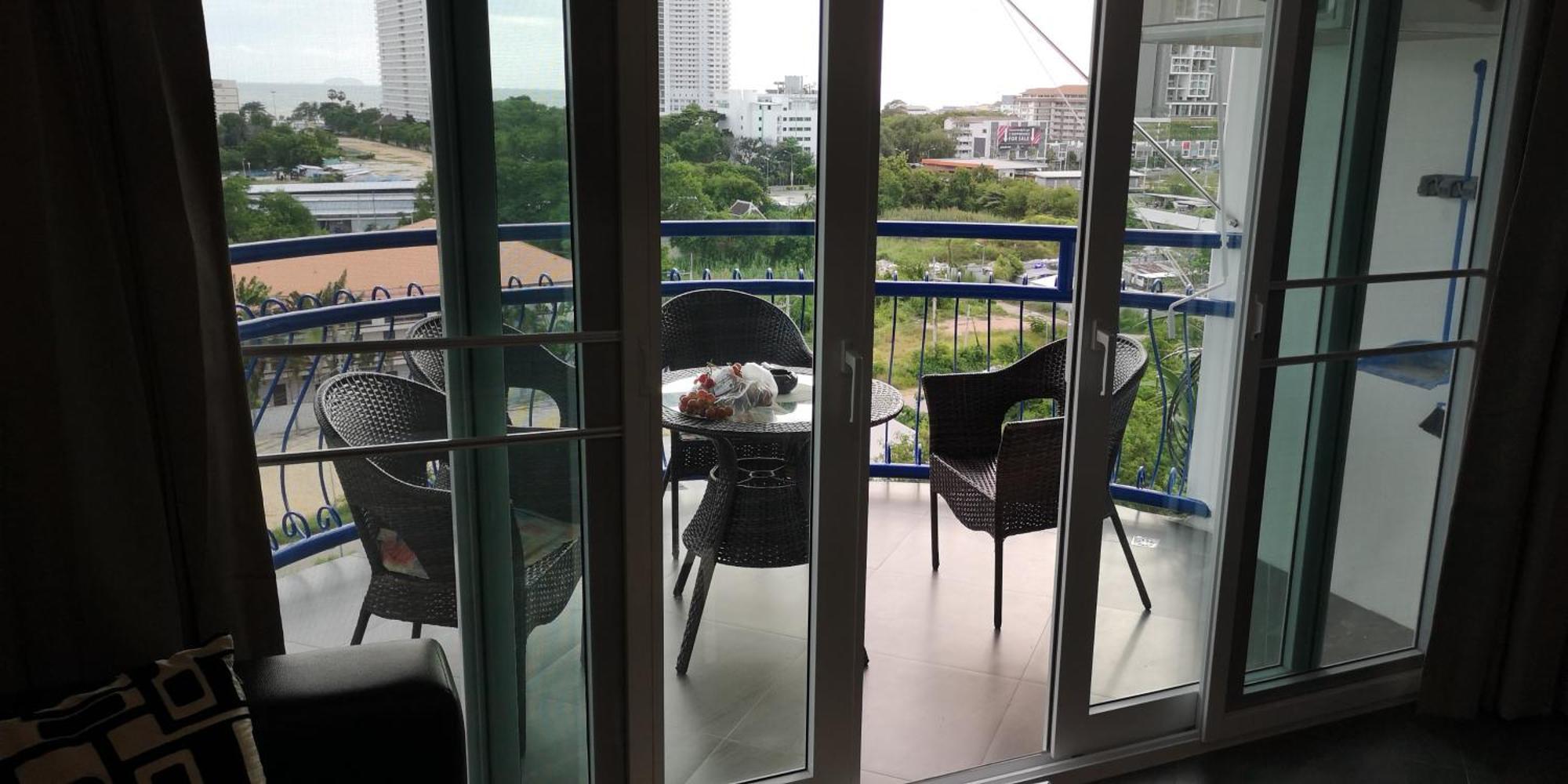 Villa Germania Pantai Jomtien Bagian luar foto