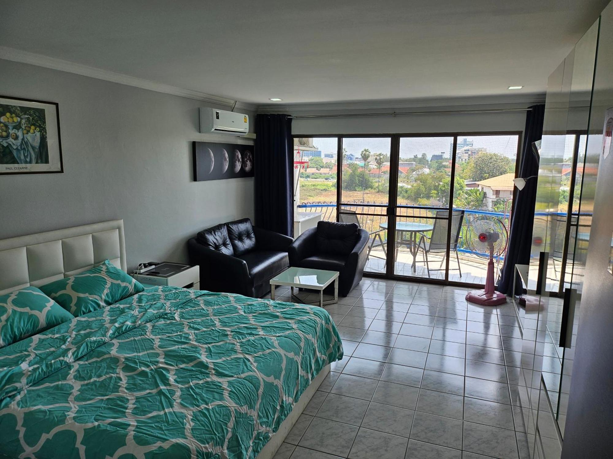 Villa Germania Pantai Jomtien Bagian luar foto