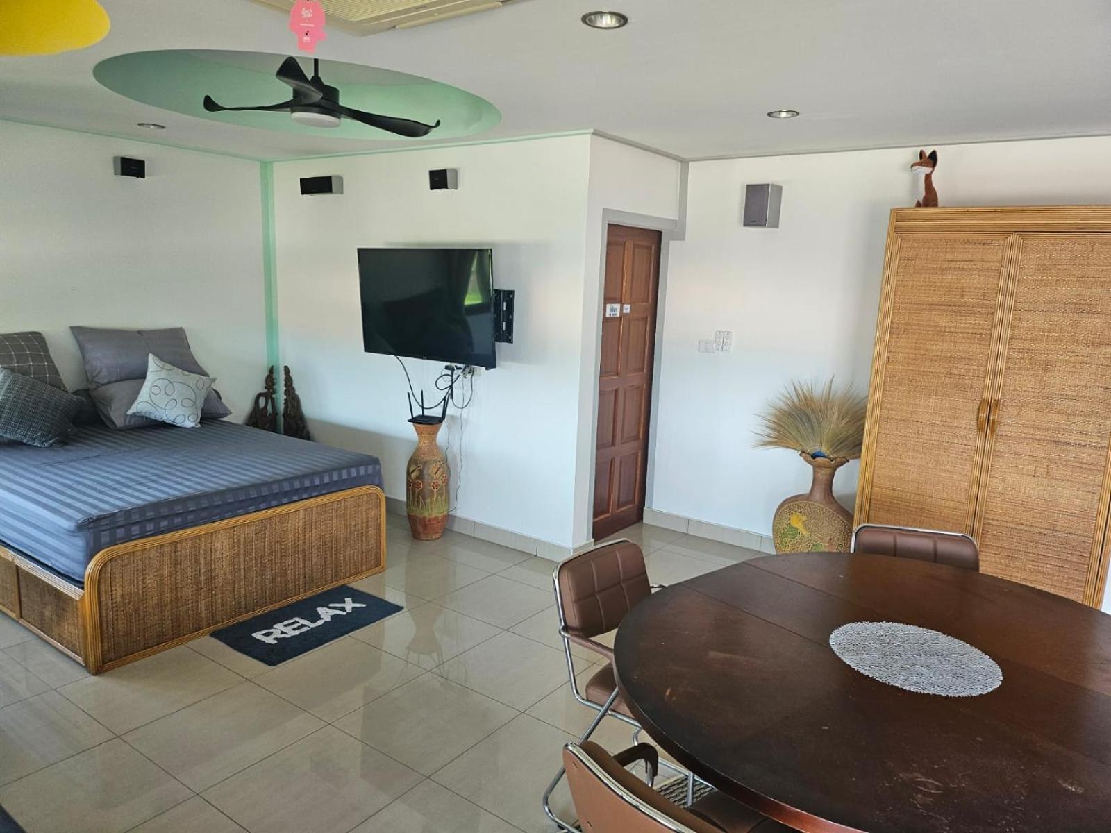 Villa Germania Pantai Jomtien Bagian luar foto